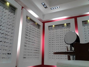 مركز دبي الطبي للبصريات والعيون الصناعية